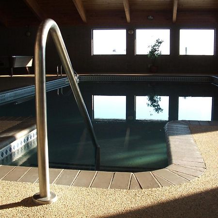Americinn By Wyndham Hutchinson Bagian luar foto