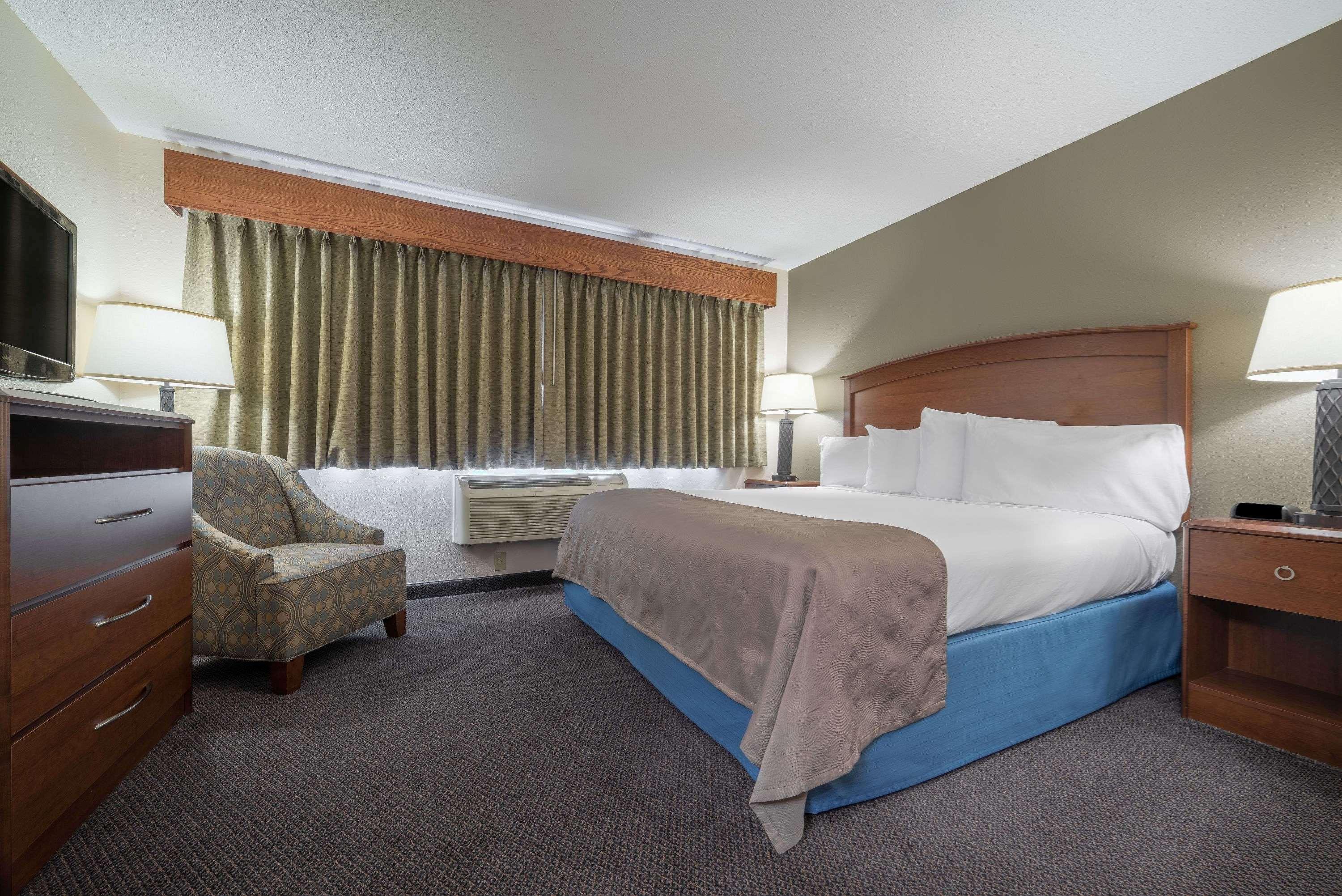 Americinn By Wyndham Hutchinson Bagian luar foto