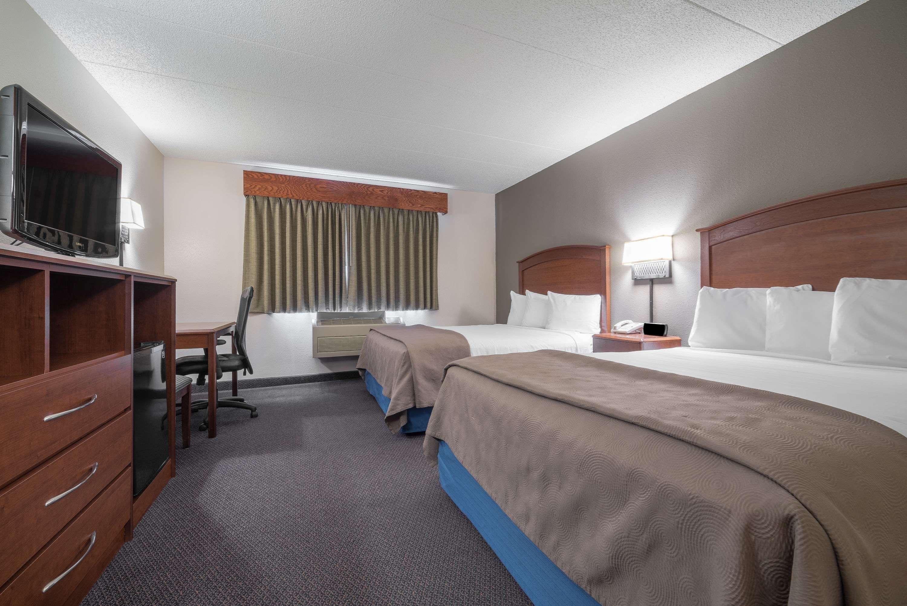 Americinn By Wyndham Hutchinson Bagian luar foto