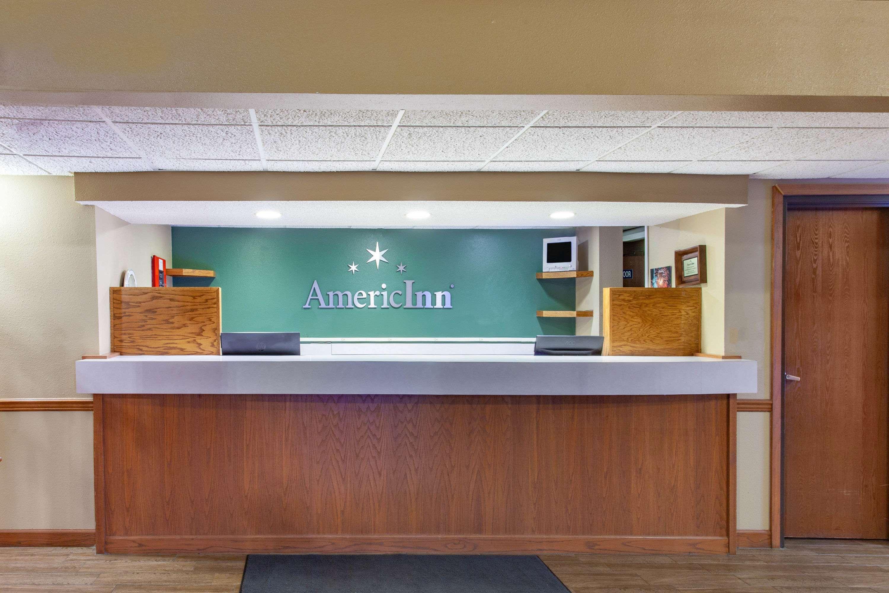 Americinn By Wyndham Hutchinson Bagian luar foto