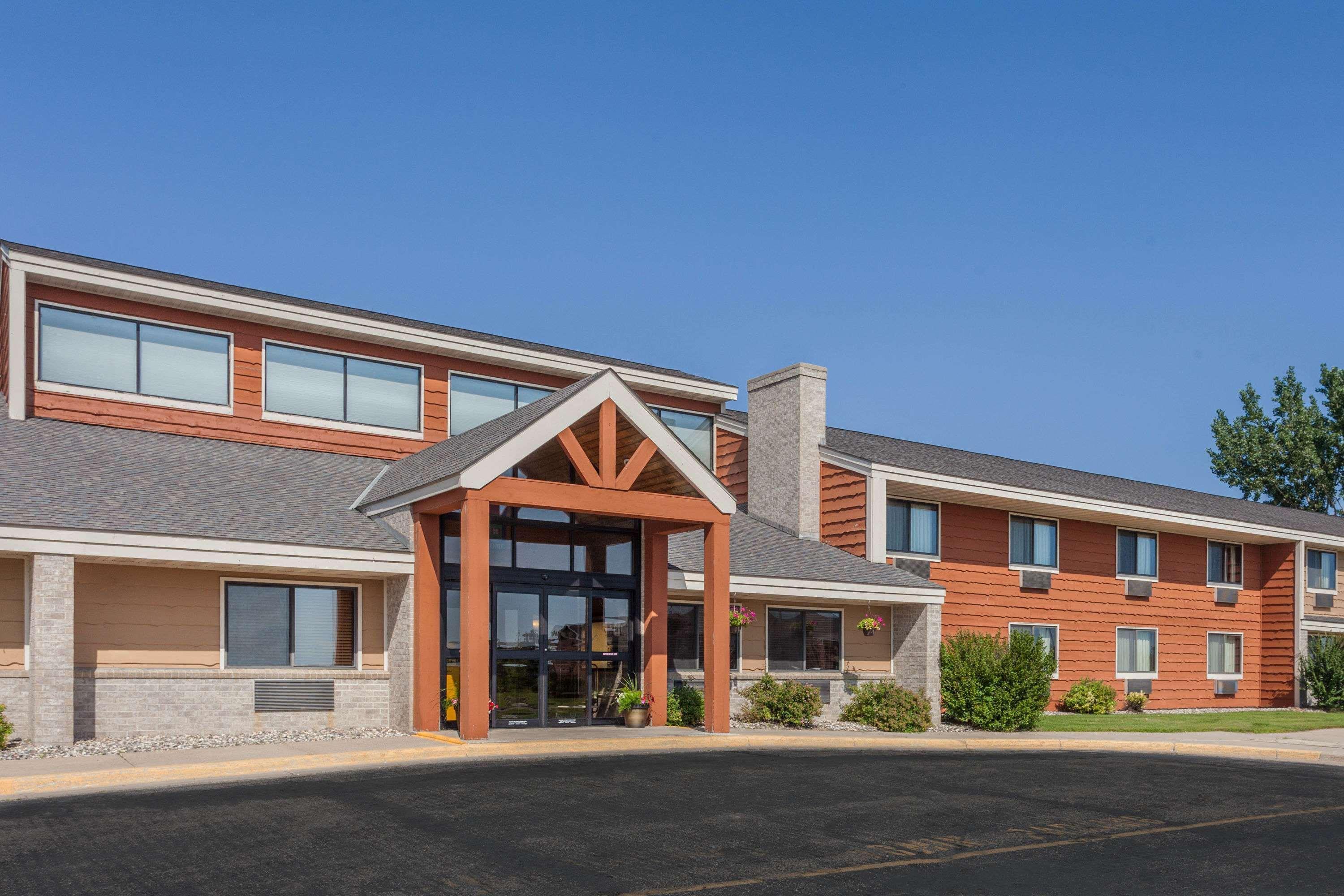 Americinn By Wyndham Hutchinson Bagian luar foto