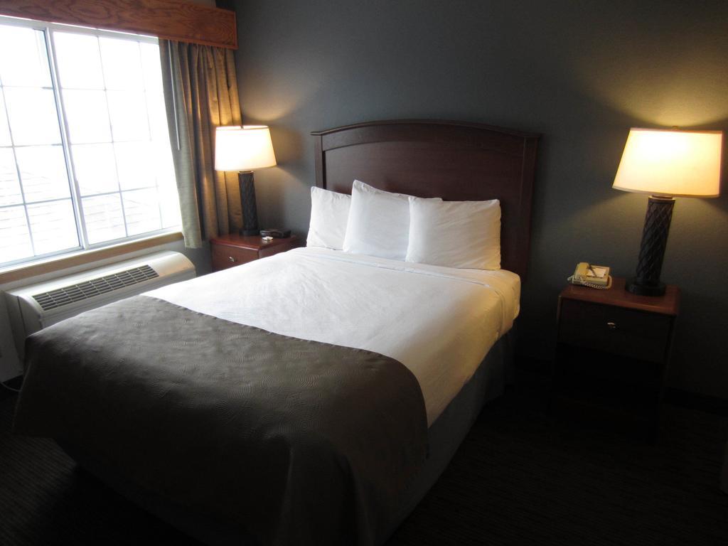 Americinn By Wyndham Hutchinson Ruang foto