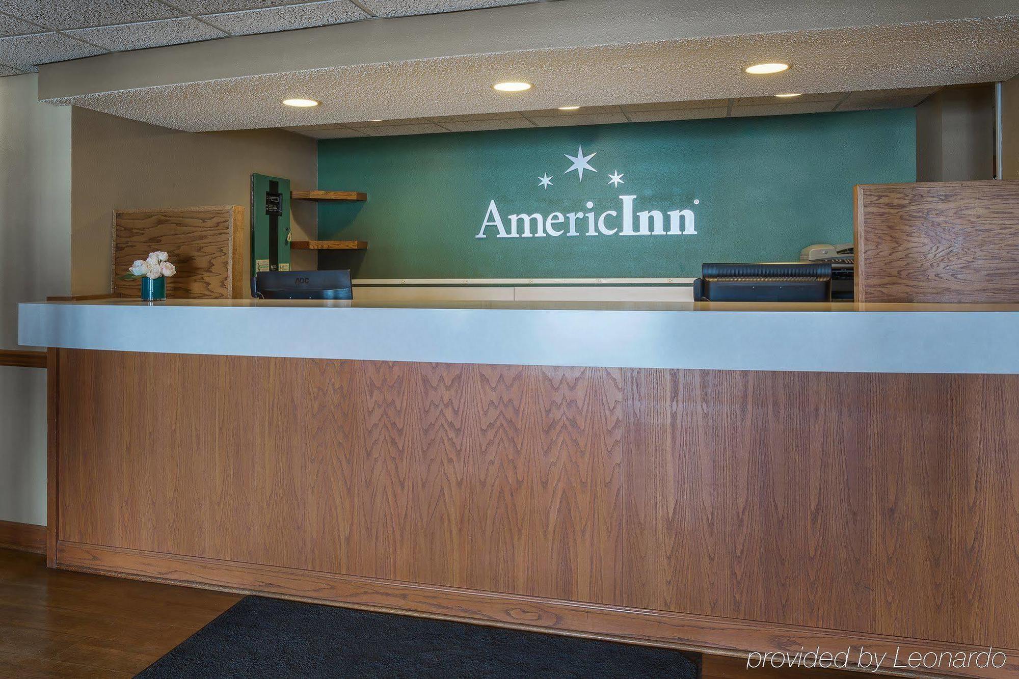 Americinn By Wyndham Hutchinson Bagian luar foto